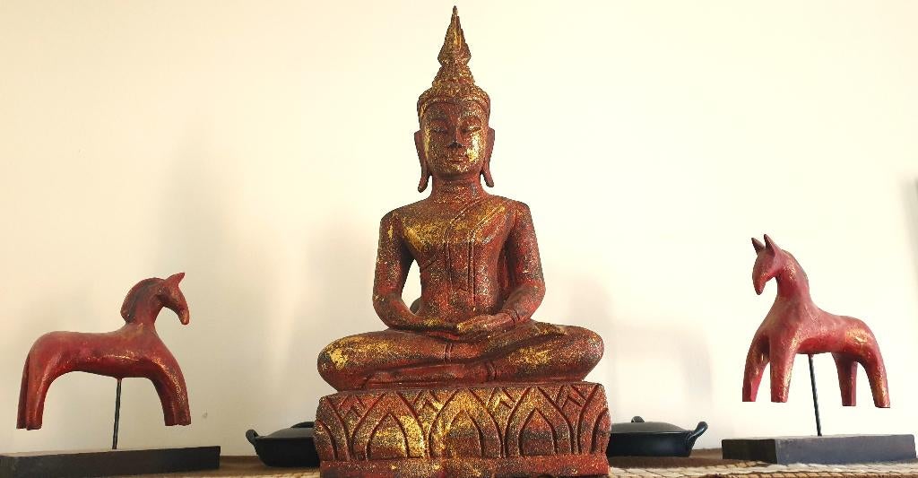 Houten goudkleurige boeddha, Antiquités & Art, Art | Sculptures & Bois, Enlèvement ou Envoi