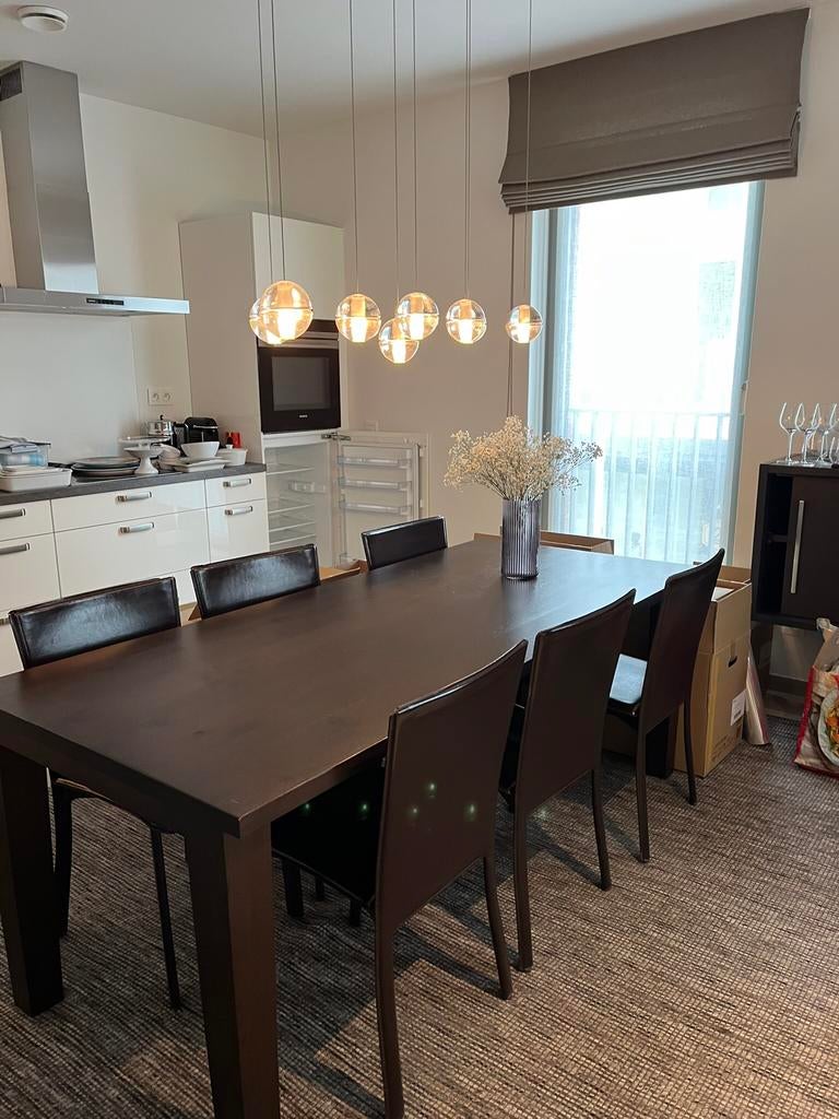 Tafel met 6 stoelen, Ophalen