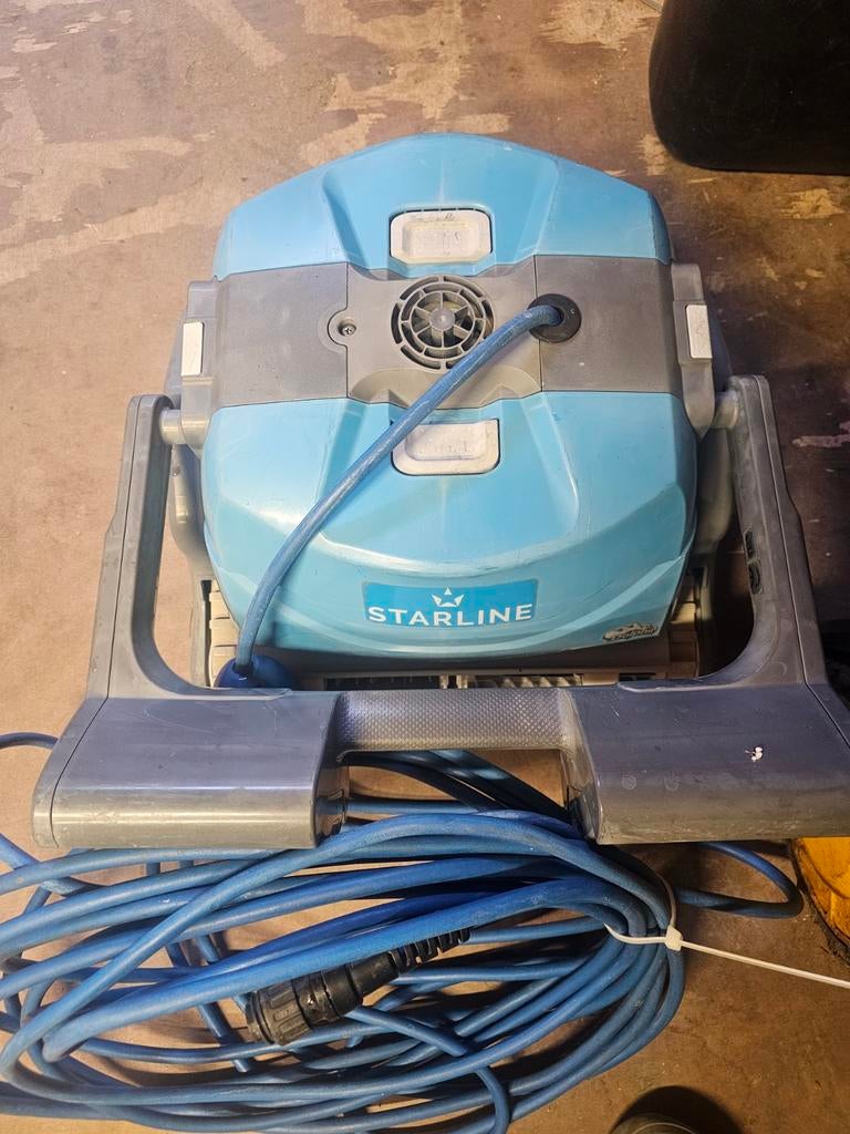 Zwembadrobot doet bodem en vloer, Ophalen