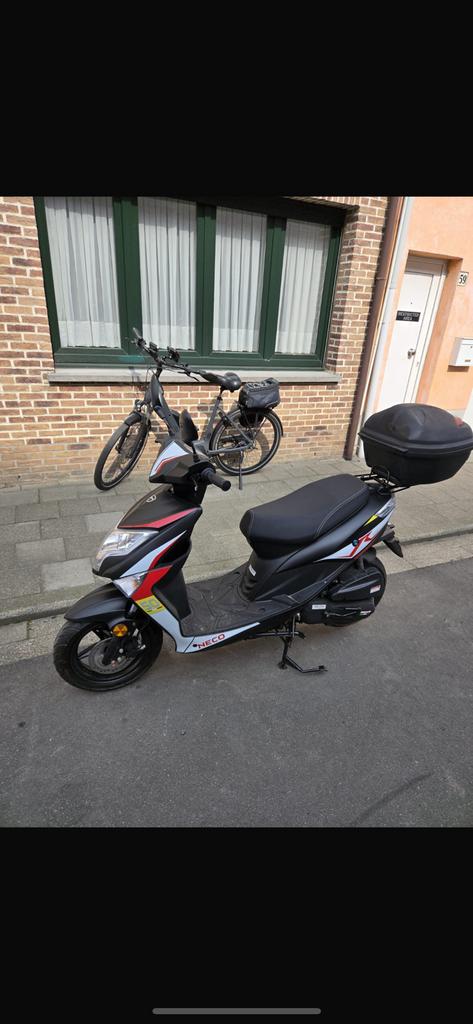 Bij deze verkoop ik mijn a klasse scooter, Fietsen en Brommers, Scooters | Yamaha, Ophalen, Zo goed als nieuw