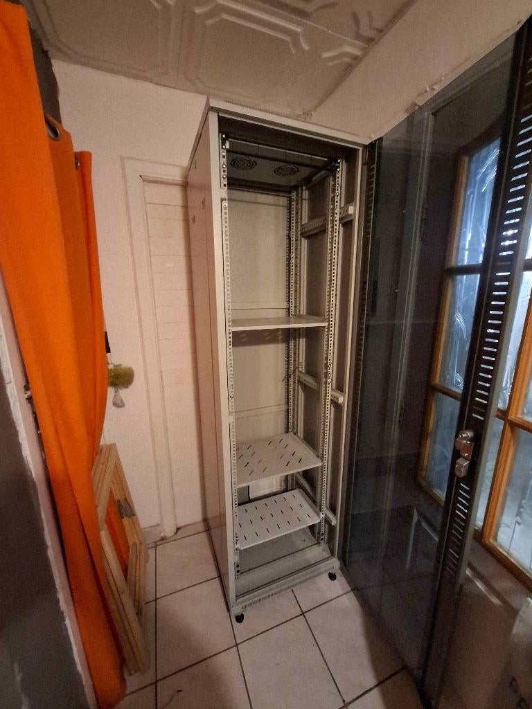 Armoire réseau - baie de brassage, Computers en Software, Ophalen, Refurbished, Glas, Plaatstaal