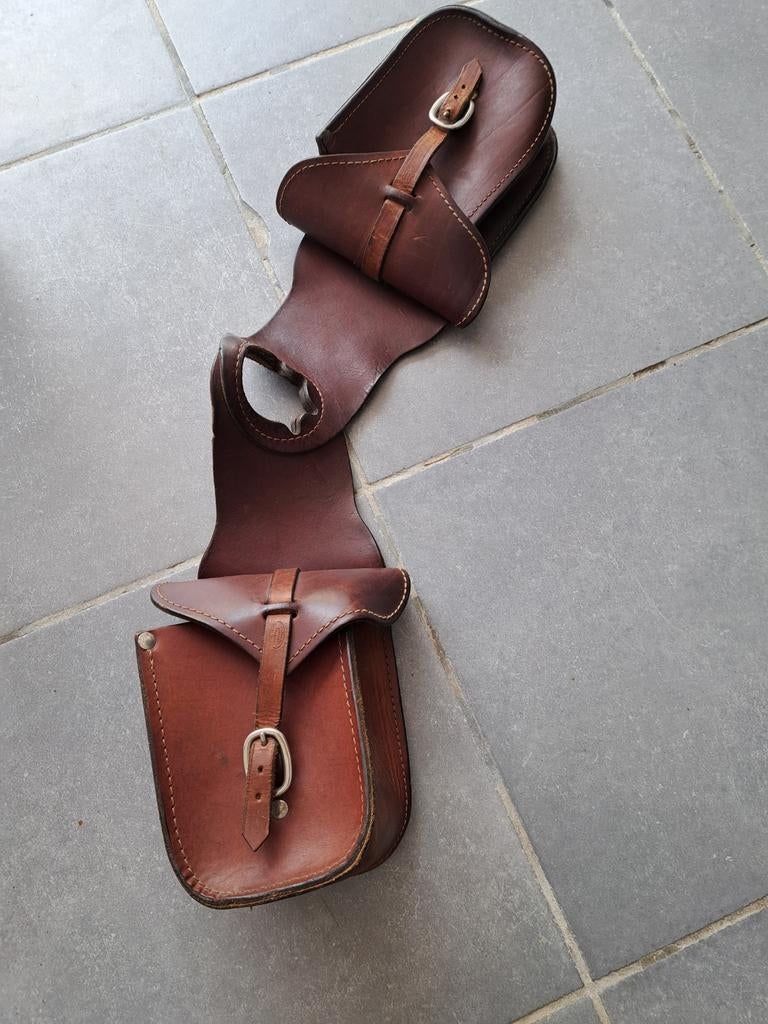 Fournitures pour chevaux, Enlèvement