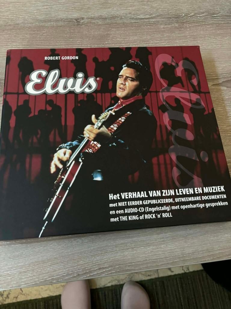 Elvis boek treasures door Robert Gordon,mag weg voor 20 euro, Livres, Musique, Enlèvement ou Envoi, Comme neuf, Artiste