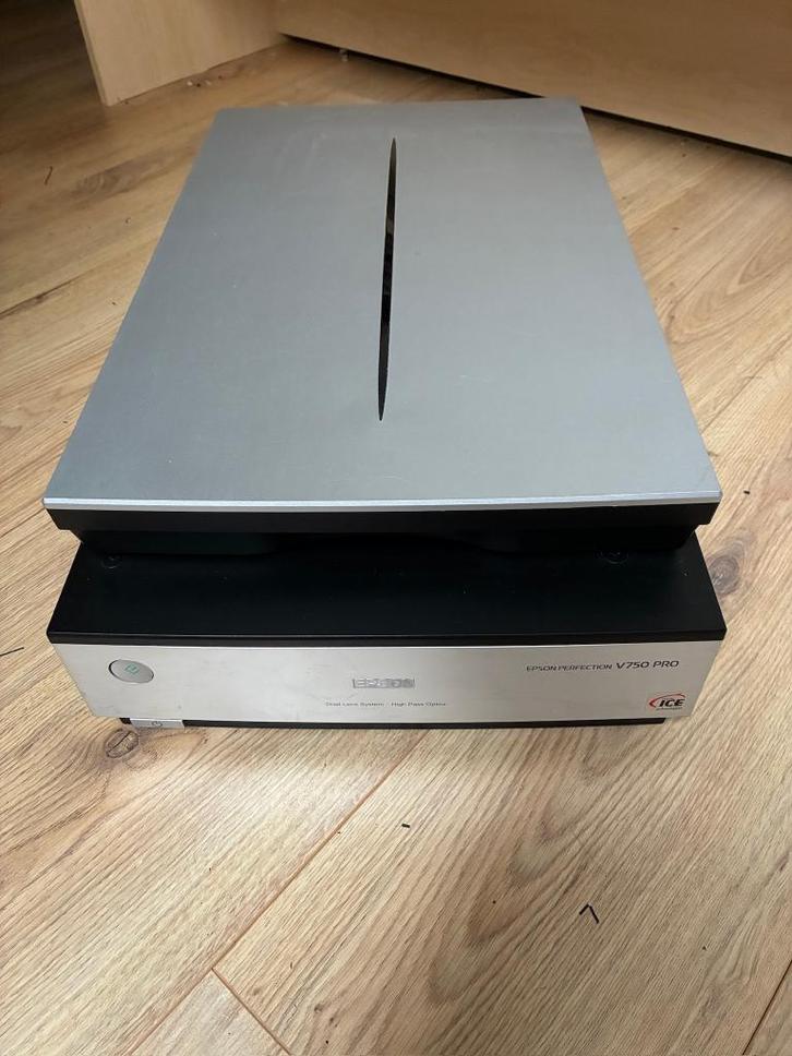 Scanner epson perfection v750 pro, Informatique & Logiciels, Scanners, Comme neuf, Enlèvement