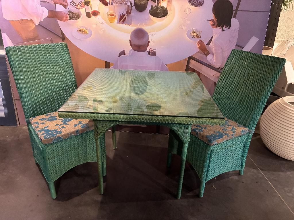 Blauwe rotan tuinset met glazen tafel, 90x90, incl. kussens, Huis en Inrichting, Stoelen, Zo goed als nieuw, Twee, Riet of Rotan