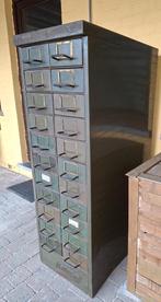 Commode vintage en métal au look industriel rétro - 22 tiroi, Maison & Meubles, Armoires | Commodes, Enlèvement, Métal