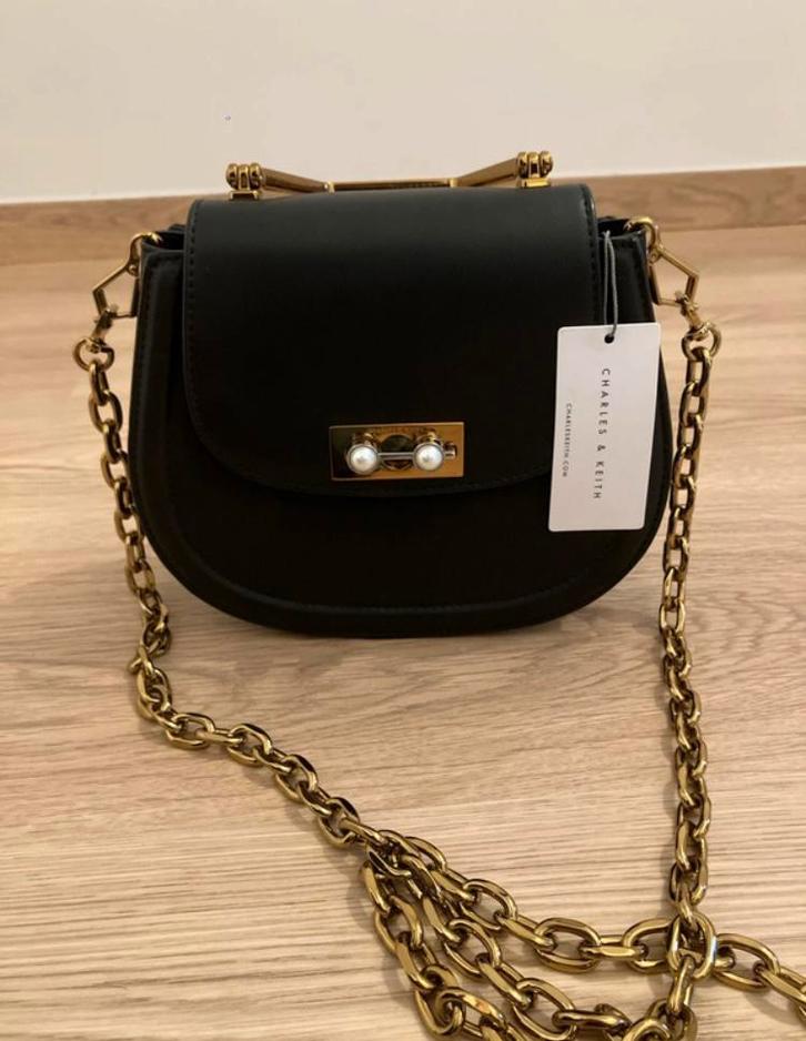 Sac à main/sac à bandoulière New Charles & Keith, Bijoux, Sacs & Beauté, Sacs | Sacs Femme, Neuf, Sac à main, Noir, Enlèvement ou Envoi