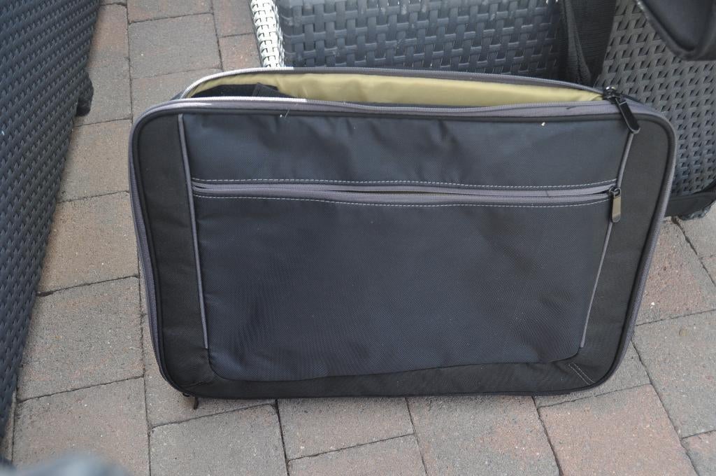 Computertas, Computers en Software, Ophalen, 17 inch of meer, Zo goed als nieuw, Laptophoes