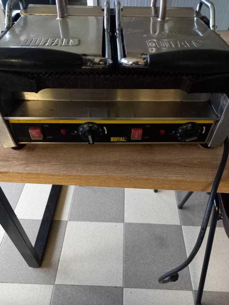 Te Koop: Panini Grill Machine, Merk buffalo, Ophalen