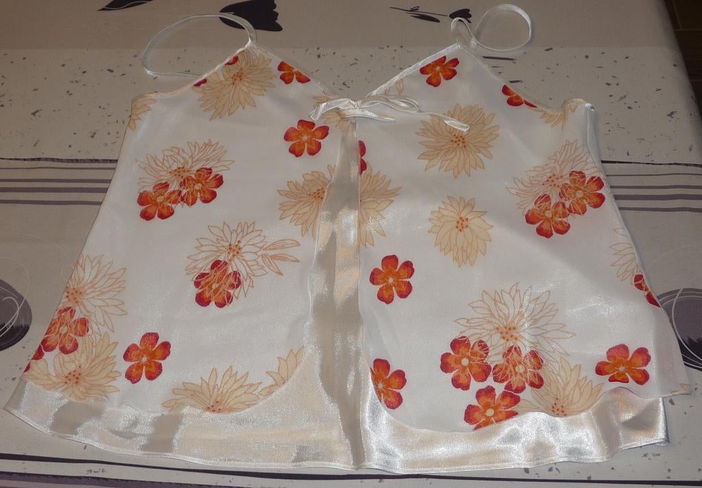 Pyjama dame 2 pièces en satin crème et orange T40/42, Vêtements | Femmes, Pyjamas, C&A, Enlèvement ou Envoi, Comme neuf, Taille 38/40 (M)