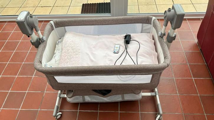 Co Sleeper - Babybedje - Elektrische schommelfunctie, Kinderen en Baby's, Kinderkamer | Beddengoed, Gebruikt, Ophalen