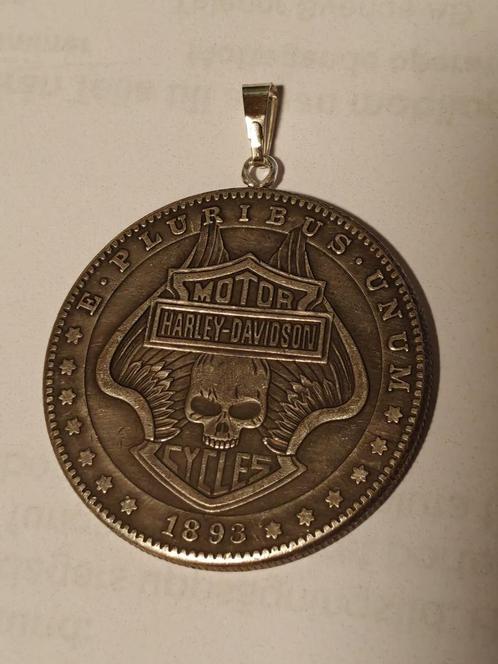 This is a pendant featuring a Harley-Davidson motorcycle des, Motoren, Onderdelen | Harley-Davidson, Nieuw, Verzenden