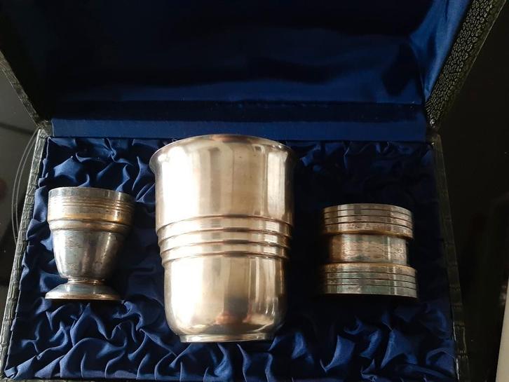 2 verzilverde bekers en 1 servetring, 2 schaaltjes, Antiek en Kunst, Antiek | Zilver en Goud, Ophalen of Verzenden