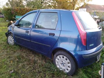 Ongevalwagen fiat punto beschikbaar voor biedingen