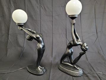 Deux lampes de table de style Art Déco représentant une femm