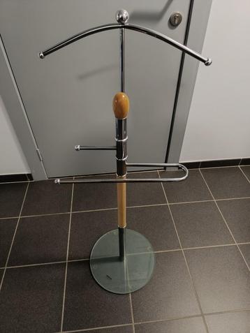 Dressboy beschikbaar voor biedingen
