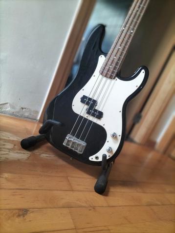 P-Bass gitaar Squirer in goede staat te koop beschikbaar voor biedingen