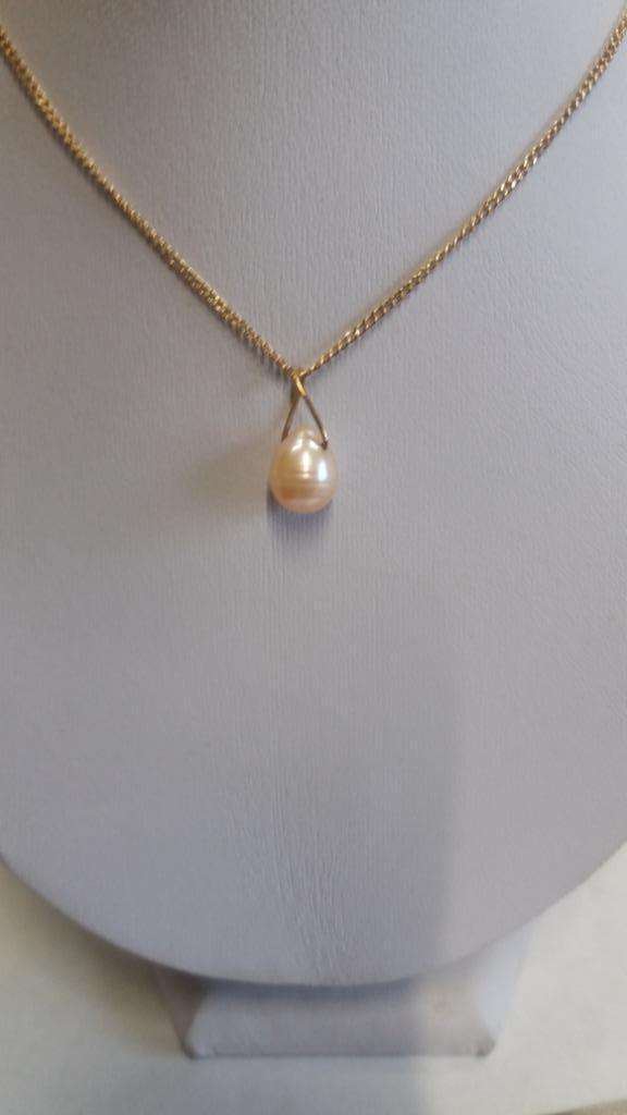 18K geelgouden hanger met roze peercultuurparel, Handtassen en Accessoires, Kettinghangers, Nieuw, Goud, Geel, Met parel, Ophalen of Verzenden