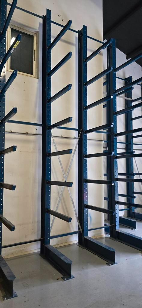 Draagarmstelling 8 Staanders en 40 armen. Langgoed stelling., Zakelijke goederen, Kantoor en Winkelinrichting | Magazijn, Stelling en Opslag