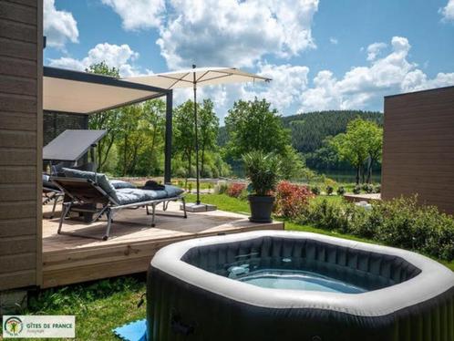 Location chalet spacieux 3* bord de lac en Aveyron FR 6 pers, Vakantie, Vakantiehuizen | Frankrijk, Languedoc-Roussillon, Chalet, Bungalow of Caravan