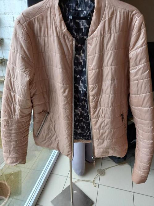 Jasje van WE, M, beige met zeer toffe wit zwarte voering., Kleding | Dames, Jassen | Zomer, Gedragen, Maat 38/40 (M), Wit, Ophalen of Verzenden