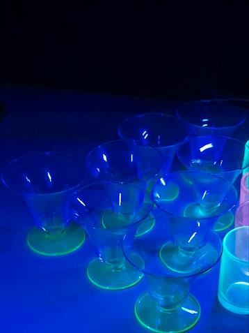 Vintage uranium glazen  beschikbaar voor biedingen