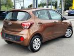 Hyundai i10 1.0 ESSENCE 67CV - FULL CARNET - GPS- CAPTEU, Auto's, Voorwielaandrijving, Stof, Gebruikt, Bruin