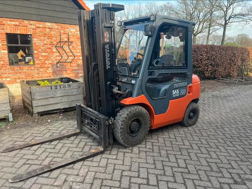 Toyota 2,5 ton  diesel nieuwstaat  (2700 uren ), Zakelijke goederen, Machines en Bouw | Heftrucks en Intern transport, Heftruck