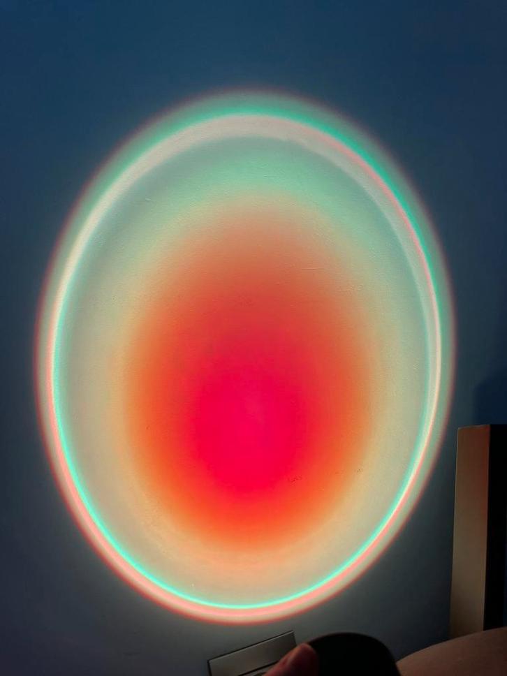 Lampe de table - projection - Avec port USB - Multicolore, Maison & Meubles, Lampes | Lampes en vrac, Comme neuf, Enlèvement ou Envoi