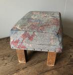 Brocante bankje met gobelin stof, Antiek en Kunst, Curiosa en Brocante, Ophalen of Verzenden