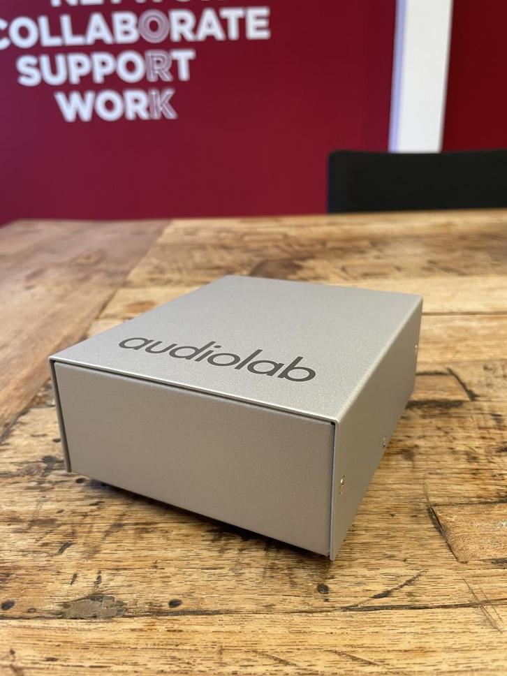 Audiolab | DC-Block | Zilver, TV, Hi-fi & Vidéo, Amplificateurs & Ampli-syntoniseurs, Comme neuf, Autres systèmes, 60 à 120 watts