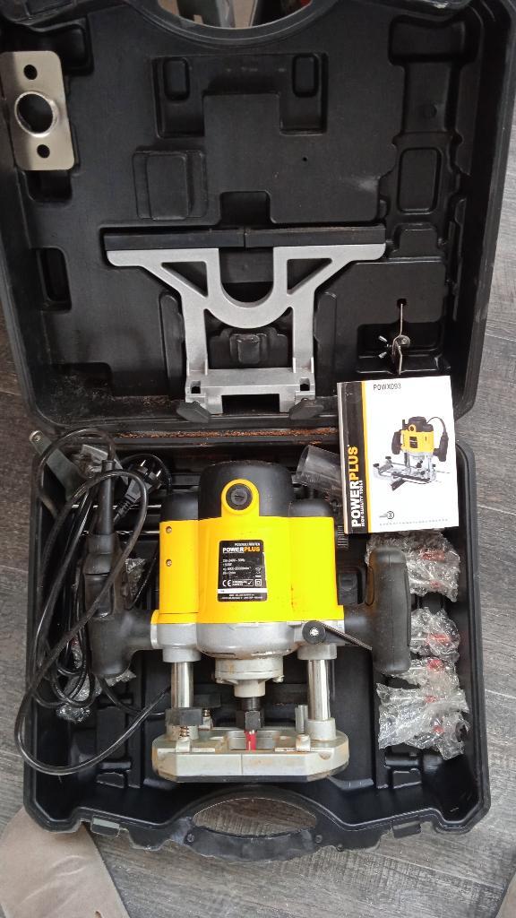 Nieuw Powerplus POWX093-frees, Doe-het-zelf en Bouw, Gereedschap | Freesmachines, Nieuw, Elektrisch, Ophalen