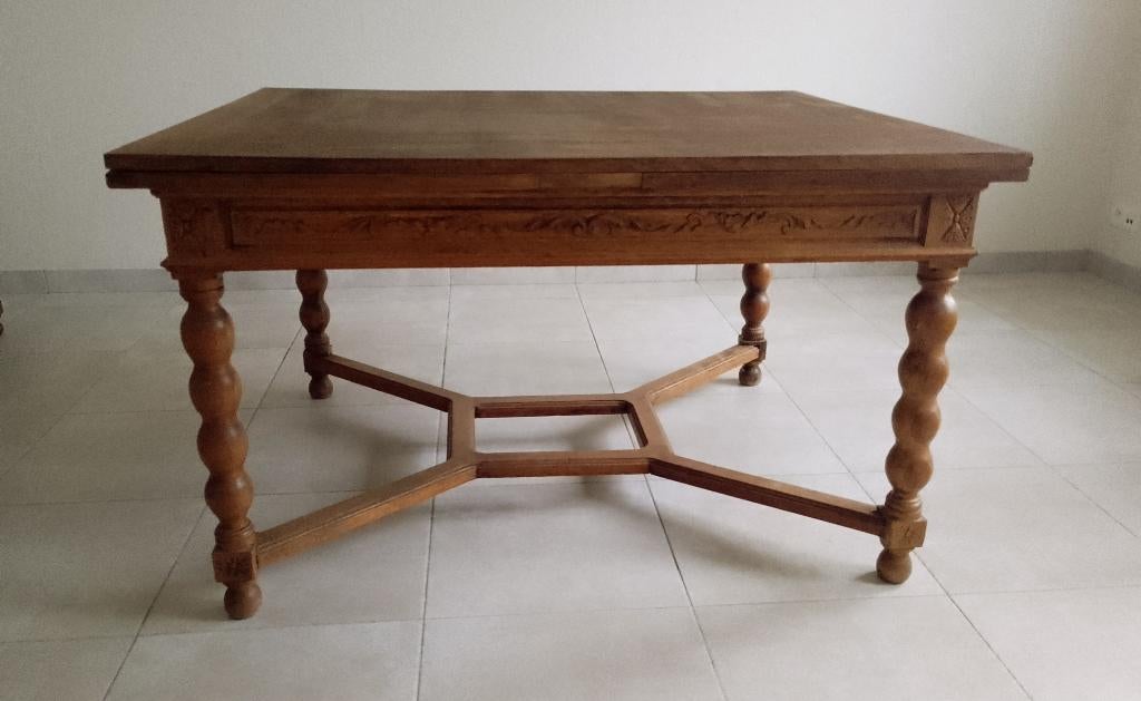 Antieke tafel in neo-renaissance stijl, Ophalen