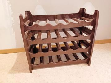 vins ,porte bouteilles empilable plastic beschikbaar voor biedingen