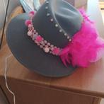 Chapeau dame carnaval, Enlèvement, Porté