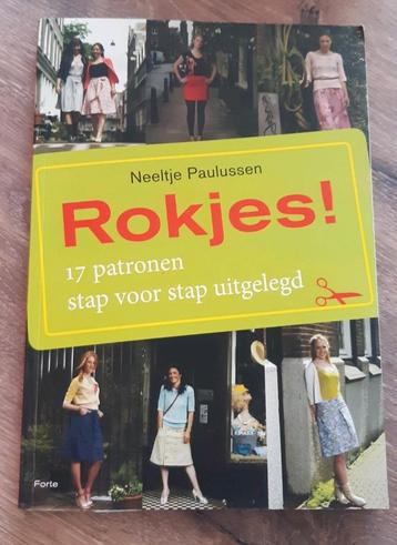 Naaiboek . Rokjes maken. beschikbaar voor biedingen