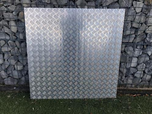 nette gebruikte aluminium traanplaat 100 cm x 100 cm 2,5/4mm, Doe-het-zelf en Bouw, Platen en Panelen, Zo goed als nieuw, Ophalen