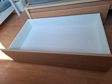 Bedlade malm 1 stuk beschikbaar voor biedingen