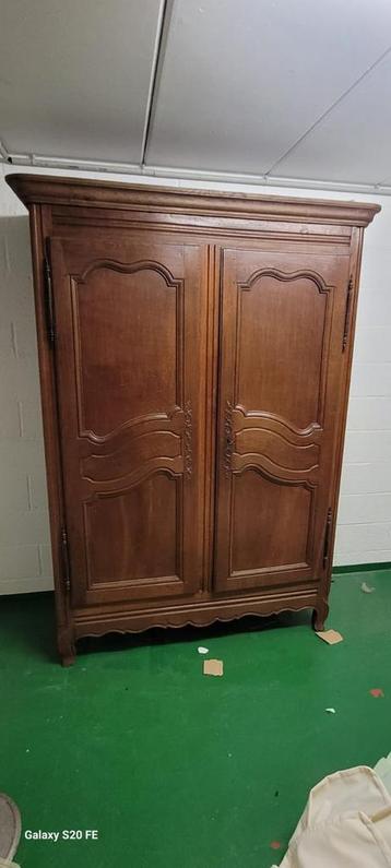 Armoire 19eme en chêne.  disponible aux enchères