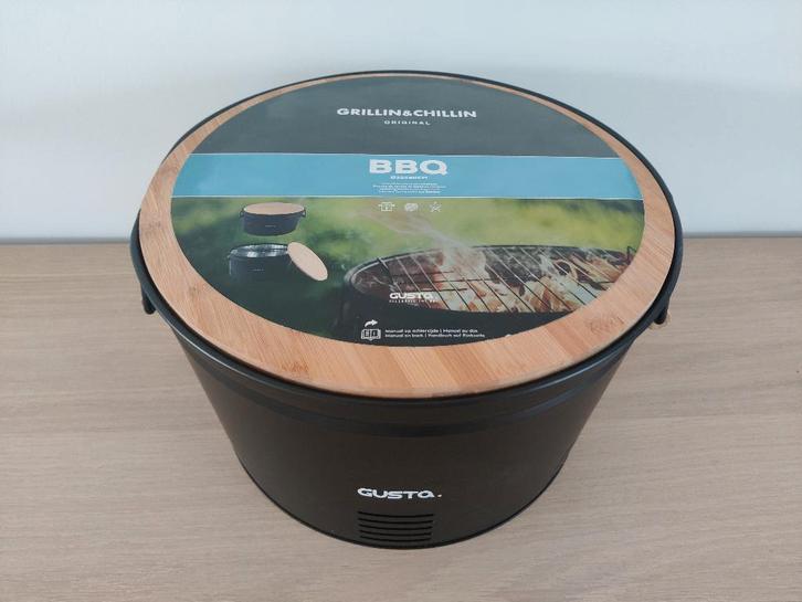 Gusta Grillin & Chillin Original draagbare BBQ Houtskool, Tuin en Terras, Houtskoolbarbecues, Nieuw, Met accessoires, Ophalen