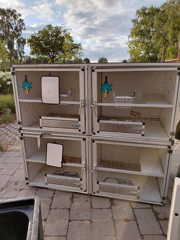 Stevige flat uit aluminium en trespa beschikbaar voor biedingen