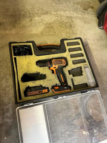 Black & Decker 18V Accuboormachine met koffer en accessoires beschikbaar voor biedingen