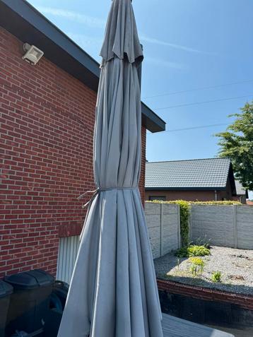 Parasol grijs beschikbaar voor biedingen