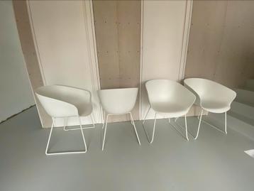 Set 4 witte armstoelen/kuipstoelen, nieuw, perf staat beschikbaar voor biedingen