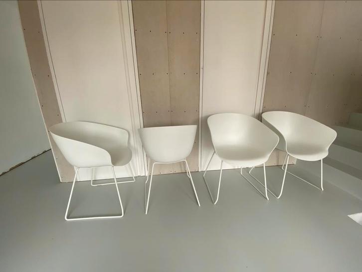 Set 4 witte armstoelen/kuipstoelen, nieuw, perf staat, Huis en Inrichting, Stoelen, Nieuw, Kunststof, Ophalen