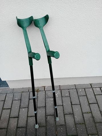 Onberispelijke krukken  beschikbaar voor biedingen