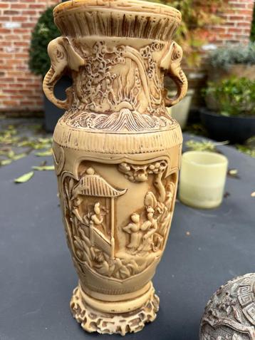 Oude Chinese vaas beschikbaar voor biedingen