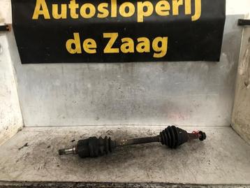 Aandrijfas links-voor van een Mazda 2. beschikbaar voor biedingen