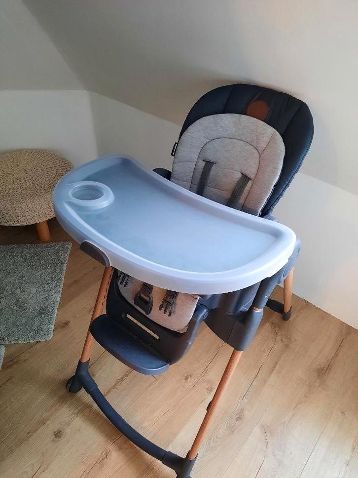 Eetstoel Maxi Cosi, Kinderen en Baby's, Kinderstoelen, Zo goed als nieuw, Meegroeistoel, Aanschuifbaar, Afneembaar eetblad, Gordel(s)