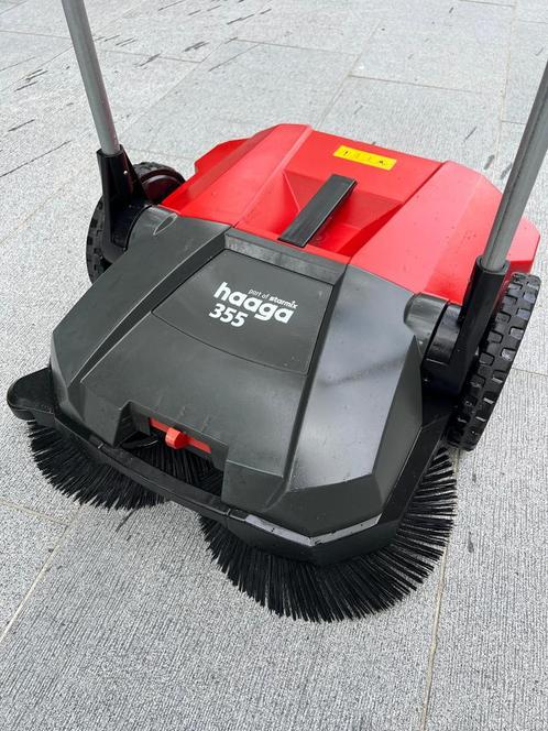 Terrasveger / Veegborstel Haaga 355, Tuin en Terras, Veegmachines, Zo goed als nieuw, Ophalen